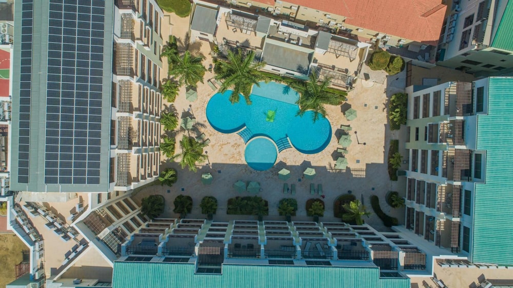 Top Floor Corner Condo w Amazing Views 2BR 3BA