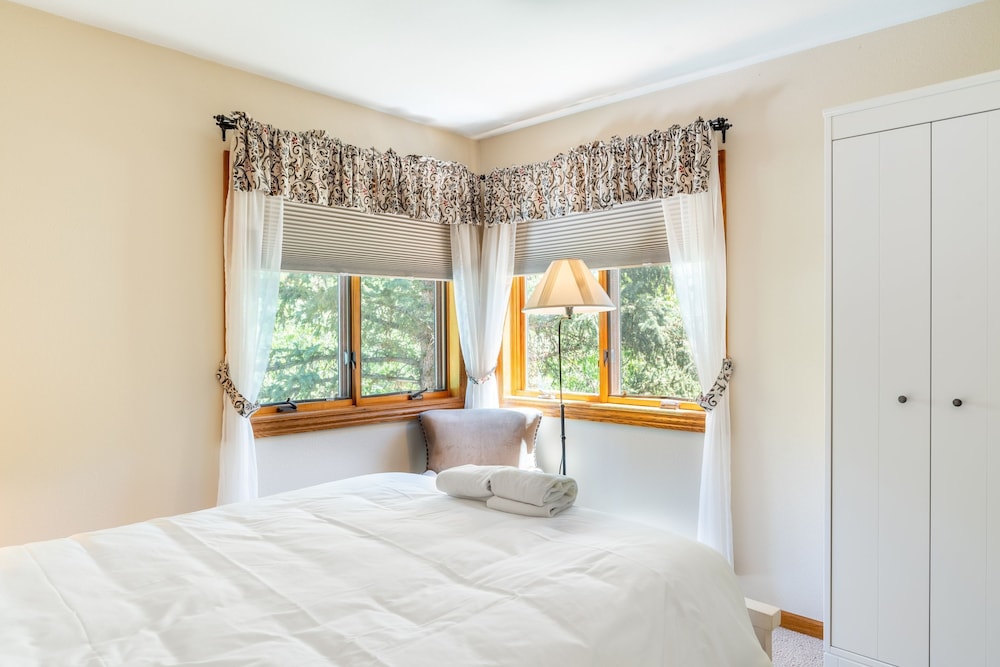 Cimarron Lodge 14 by Avantstay Ski-in Ski-out Property in Complex w Two Hot Tubs Permit 3601