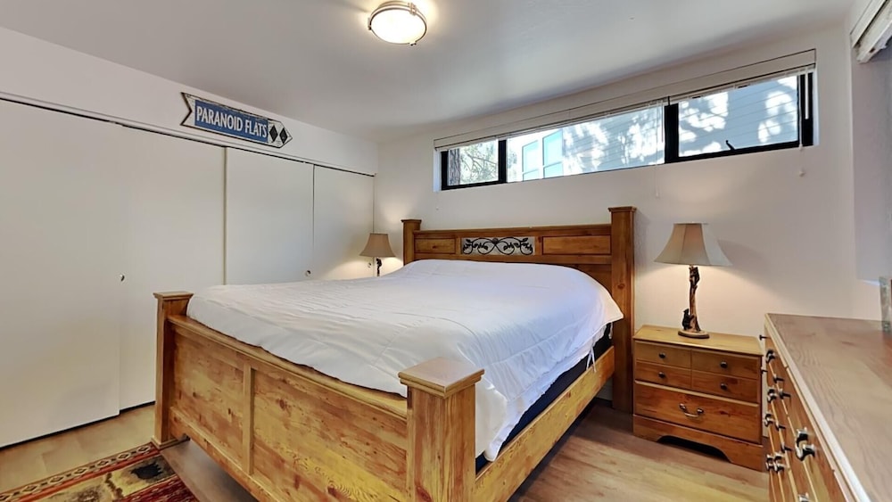 Summer FUN! Outdoor Pool, 3 Spas, Stargazing, Hiking, Bonfires! by RedAwning
