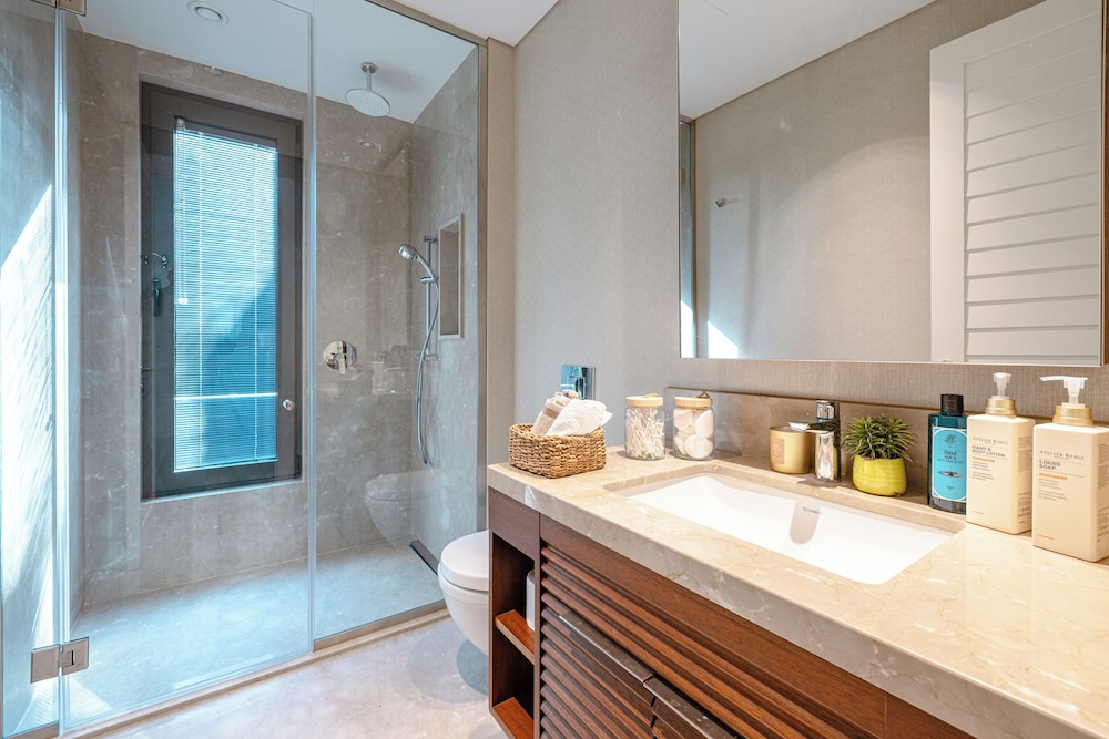 3-Bedroom Beachfront Villa with Hotel Amenities