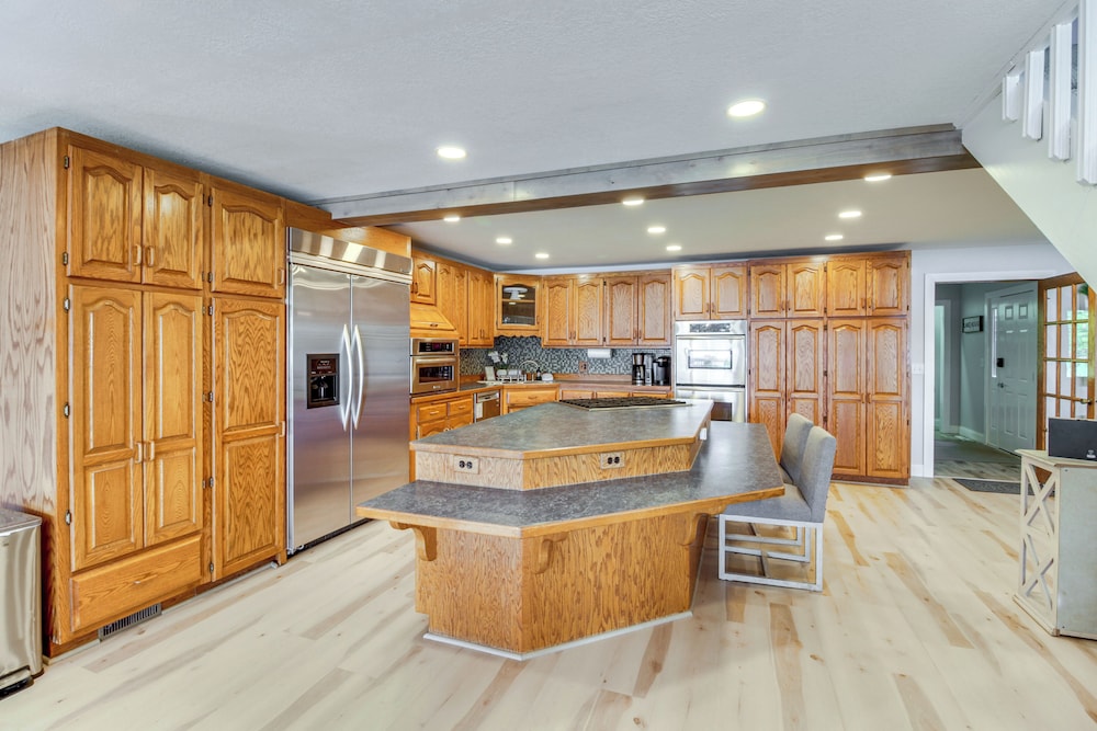 Lakefront Home on 17 Acres: 9 Mi to Dtwn Brainerd!
