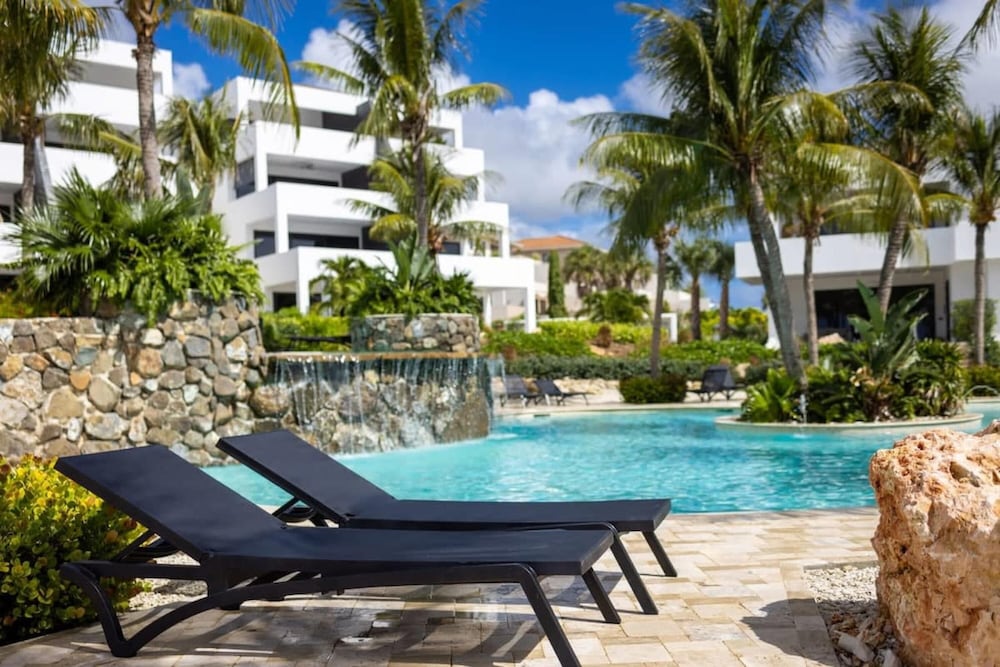 NEW Casa Luna Luxury Apartment at Blue Bay