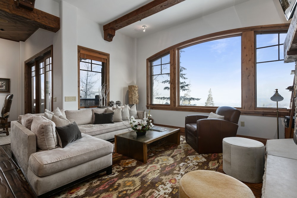 Grand Lodge - Three Bedroom #201 - Ski-in/ski-out 3 Condo