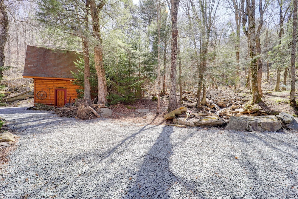 2 Mi to Beech Mtn Slopes! Cozy Couples Retreat