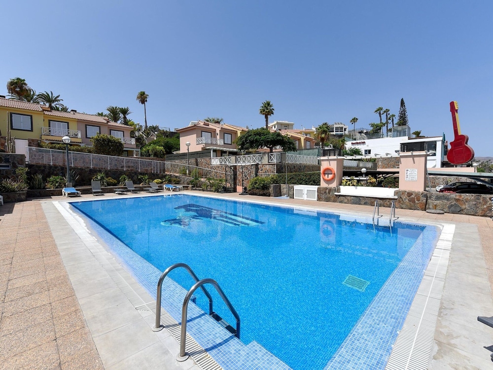 Belvilla by OYO Chalet Santa Ana 15