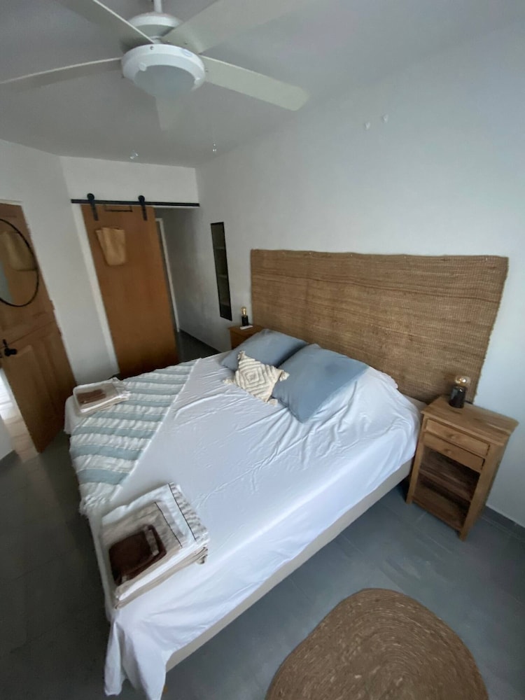 Palm Beach Vacaysuites - Garden Suite - Poolside