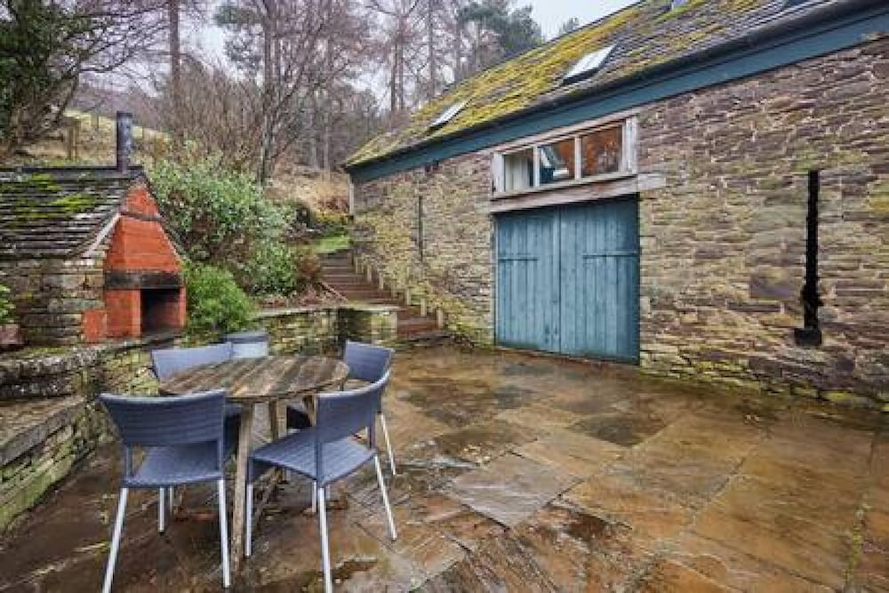Host Stay Llewenau Draw Barn view 4