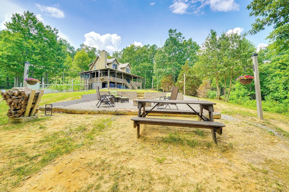 Crawford Cottage w/ Fireplace & Mountain Views! view 2