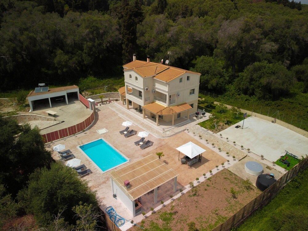 Villa Elegio in Kavos view 5