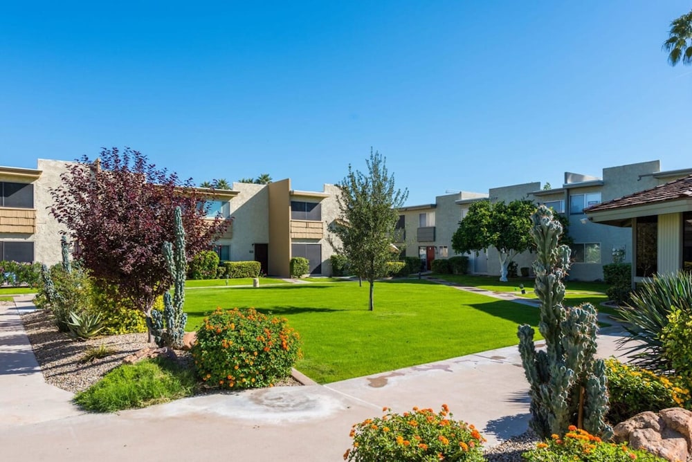 Luxe 2BR Townhouse 4 Heated Pools Walk 2 Old Town