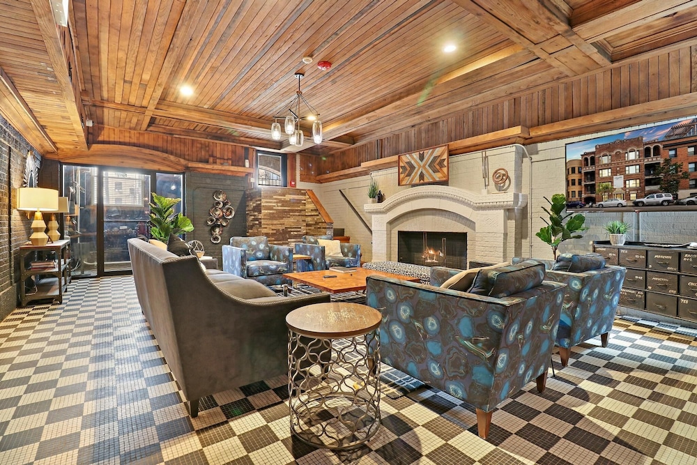 Uptown Studio Gem - Montrose rep - Image 1