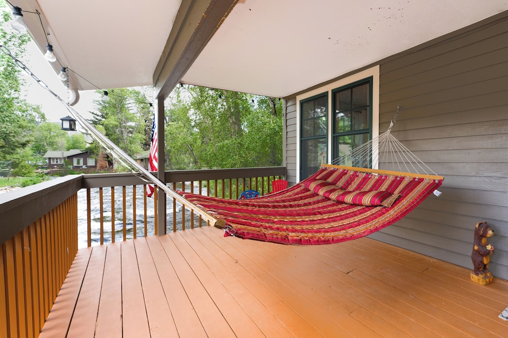 Private Hot Tub - Riverfront Cabin In Estes Park!