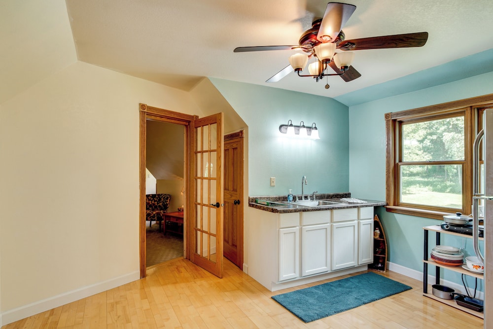 Spacious Family Villa w/ Decks in Chilton!