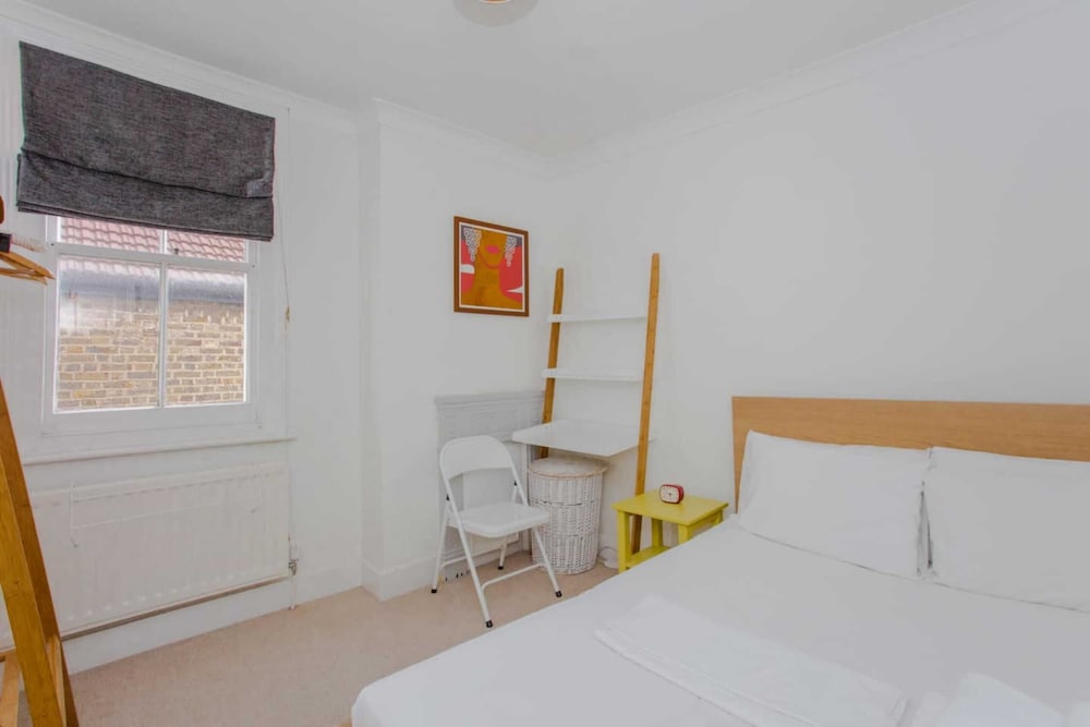 Bright and Airy 3 Bedroom Maisonette in South London
