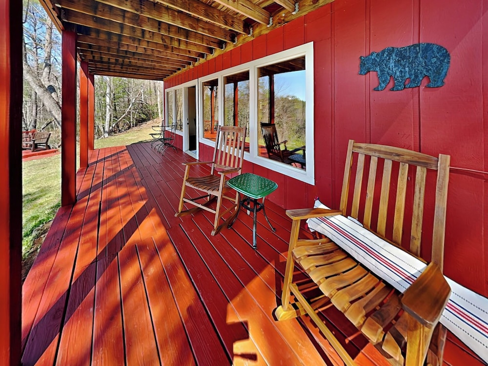 Honey Bear Hideaway by Jackson Mountain Rentals