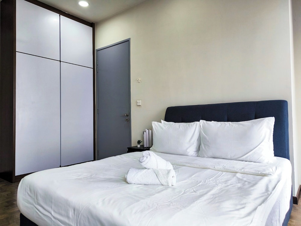 Expressionz Suites by Manhattan Group