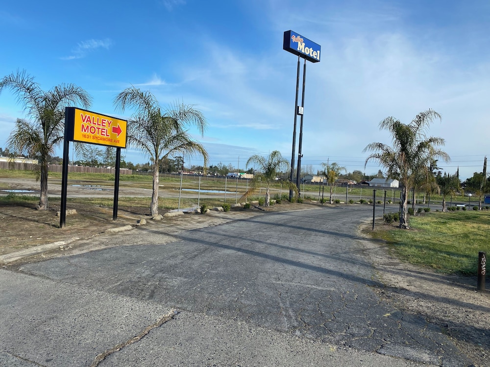 Valley Motel view 2