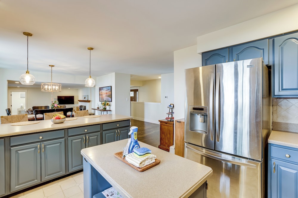 Swim, Fish & Boat: House on Stunning Higgins Lake!