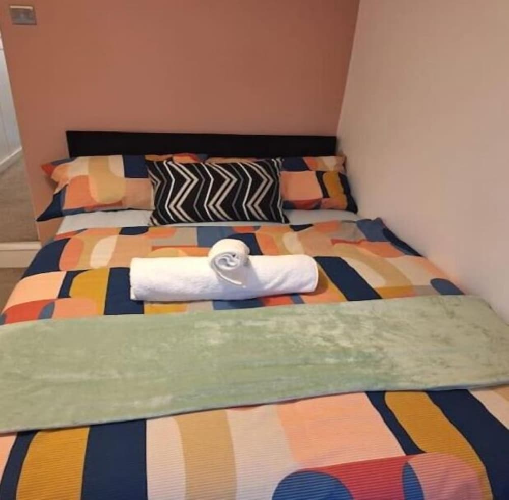 Fantastic Large Room with free parking