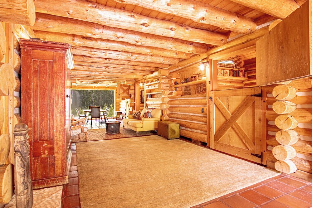 The Barn on Warm Springs Creek - 9 Riverfront Acres