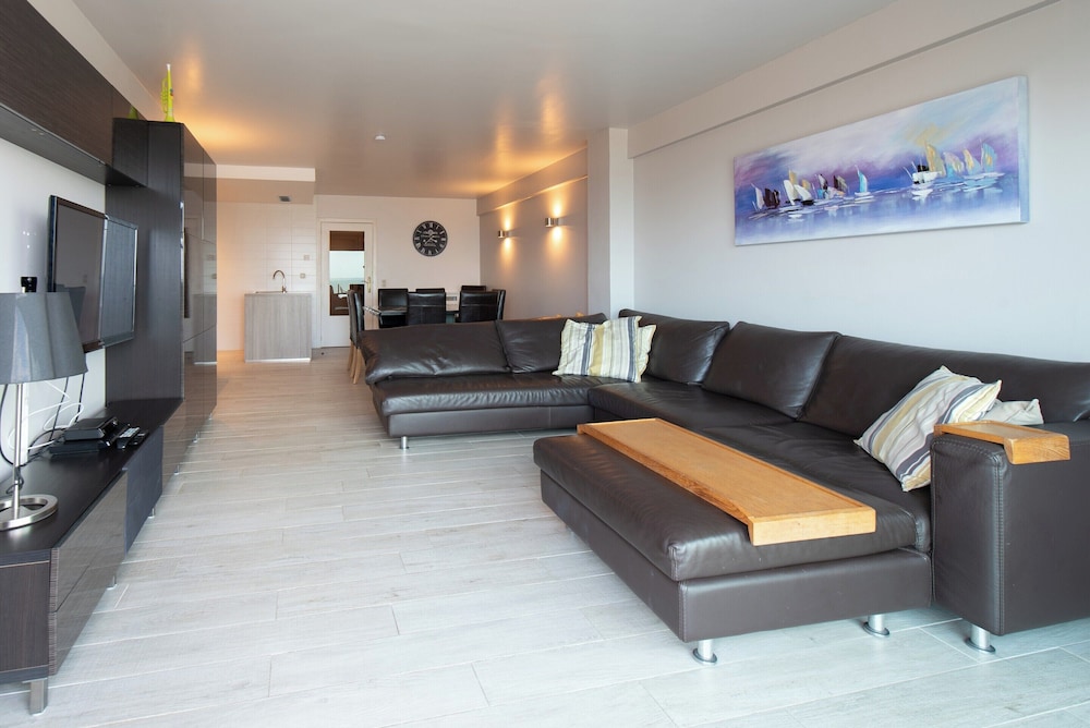 Apartment in Middelkerke With Sea View