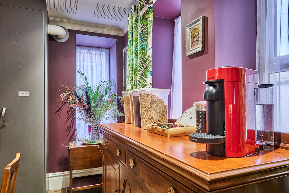 Londonderry Vacations - Art House - Property Image 7