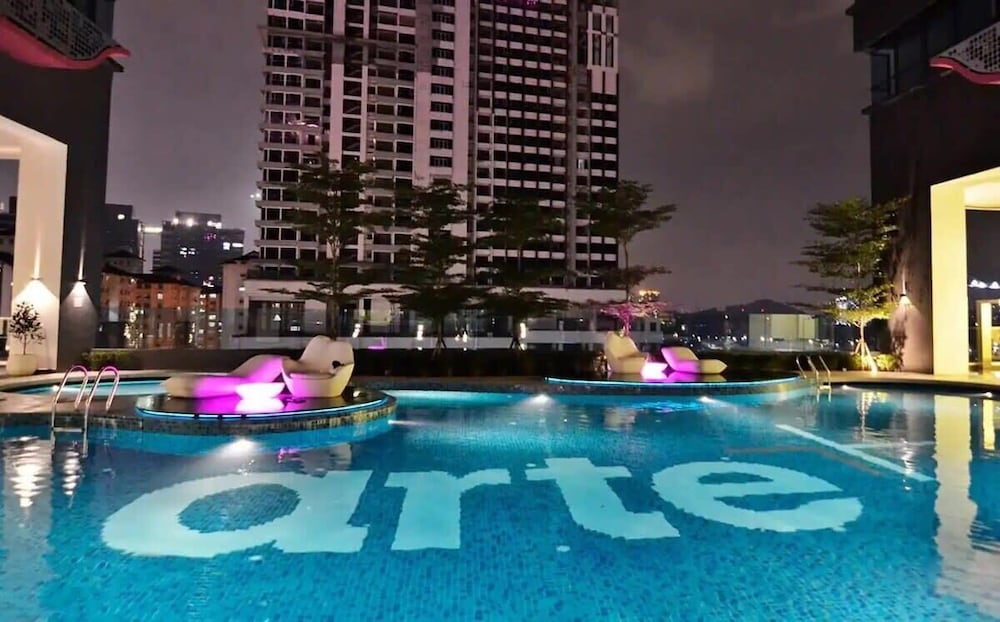 Cozy & Stylish 2BR Apt at Arte Plus, Free Parking