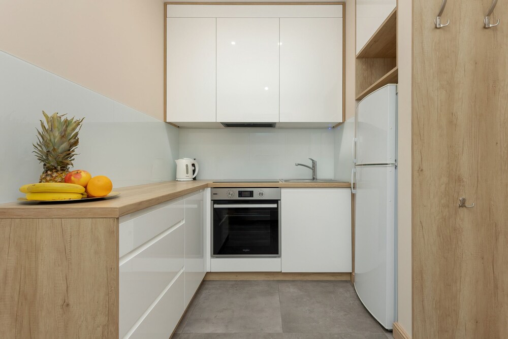 Elegant Studio Łódź by Renters view 3