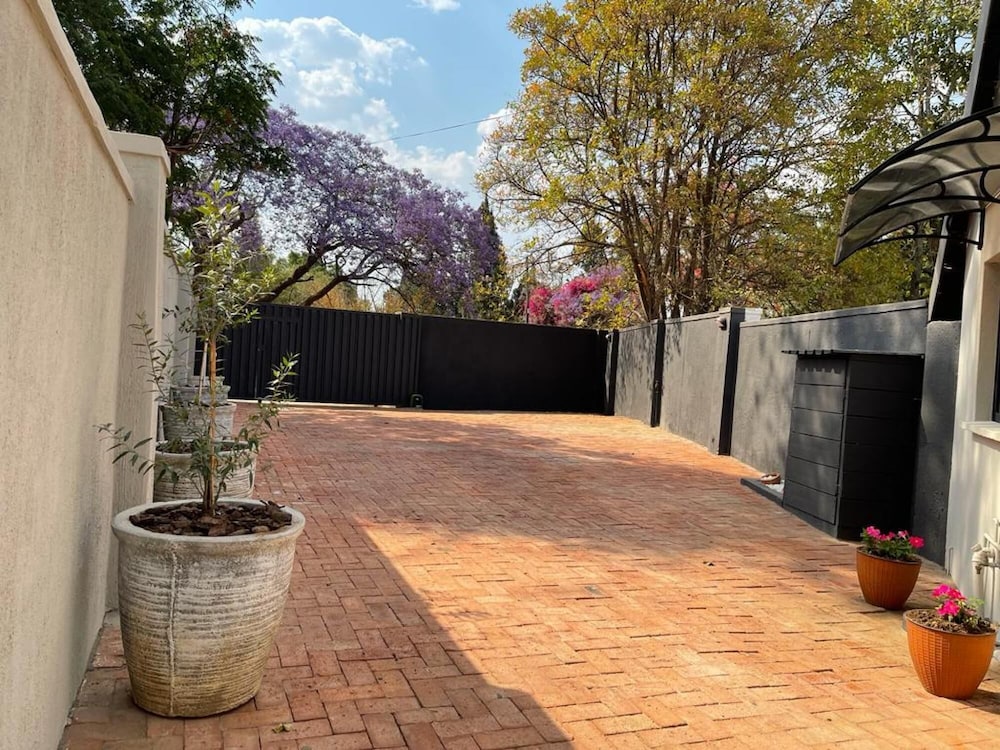 Exquisite one Bedroomed Apartment - 2043
