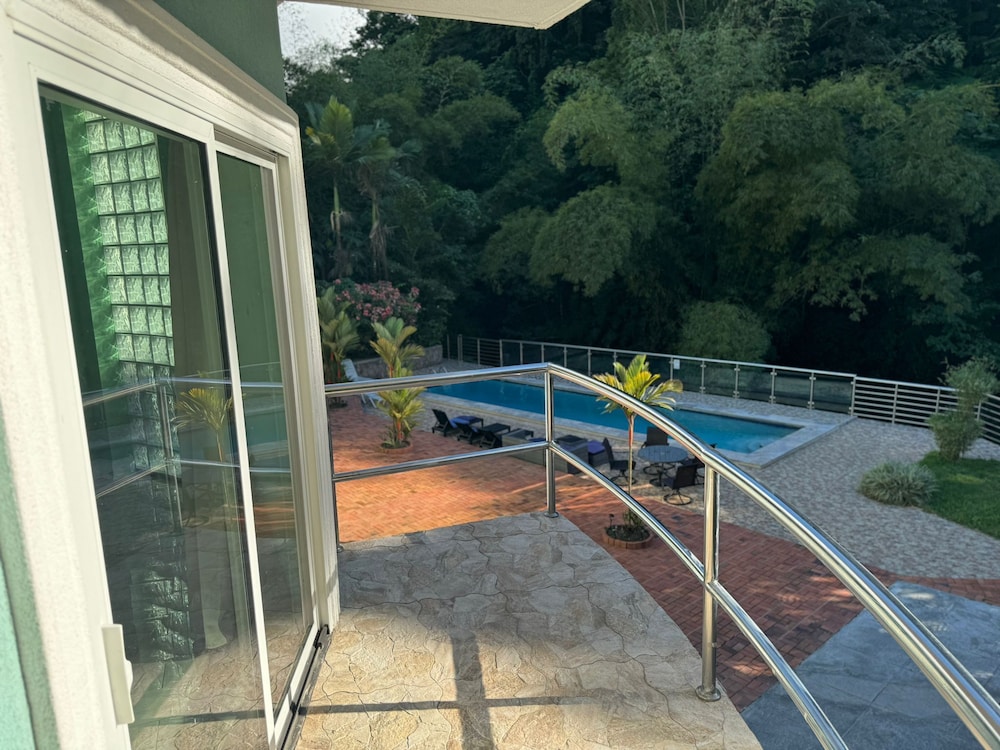 Toraille Waterfall Villas