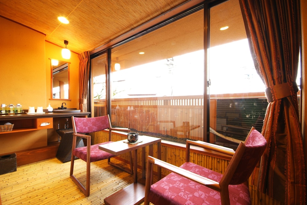 Kyoto Arashiyama Onsen Ryokan Hanaikada - Image 2