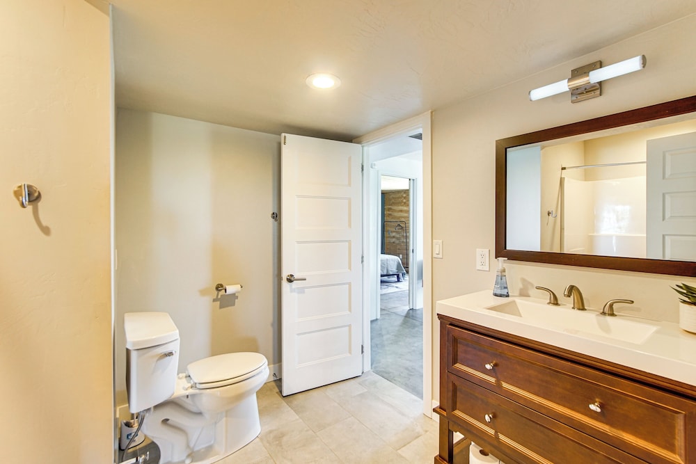 Panoramic Views: Spacious Home in Cedar City!