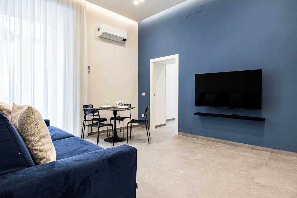 Alyde Apartments