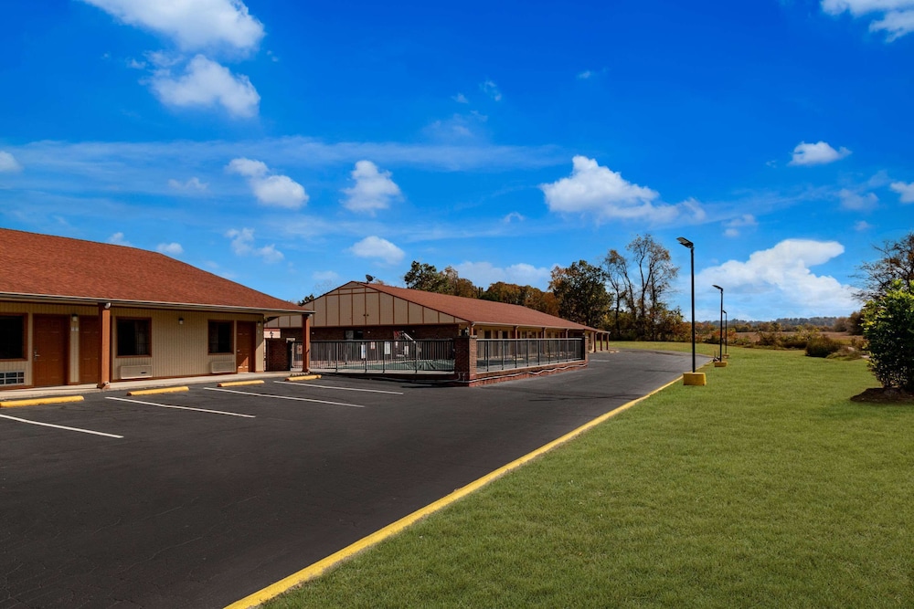 Econo Lodge Cornersville I-65