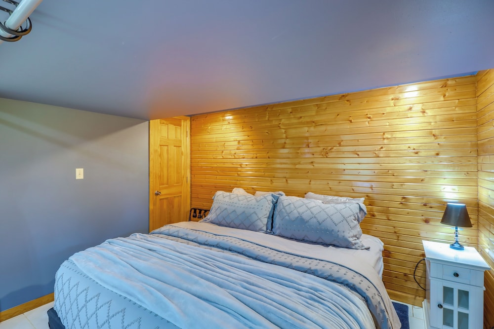 3,000 Sq Ft + Game Room: Ozarks Serenity Cabin!