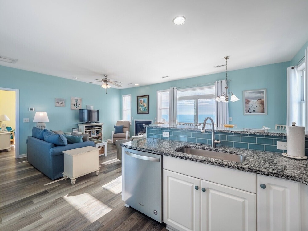Sunflower Beach House by Topsail Realty
