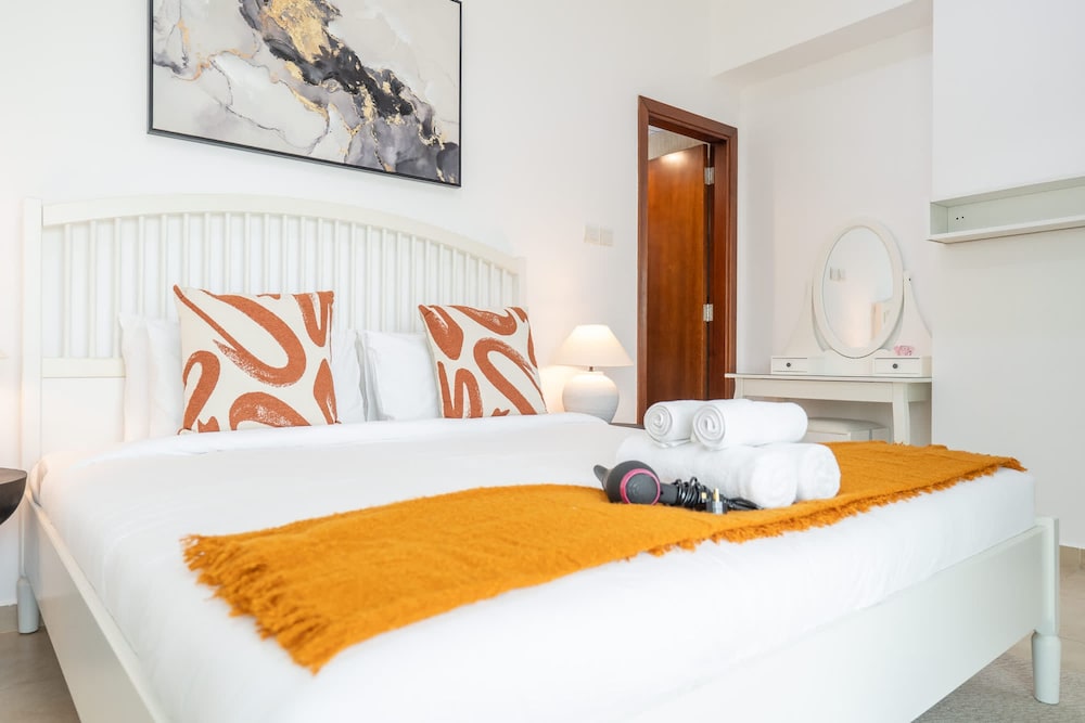 Spacious Serene 2 Bedroom in JLT for 4