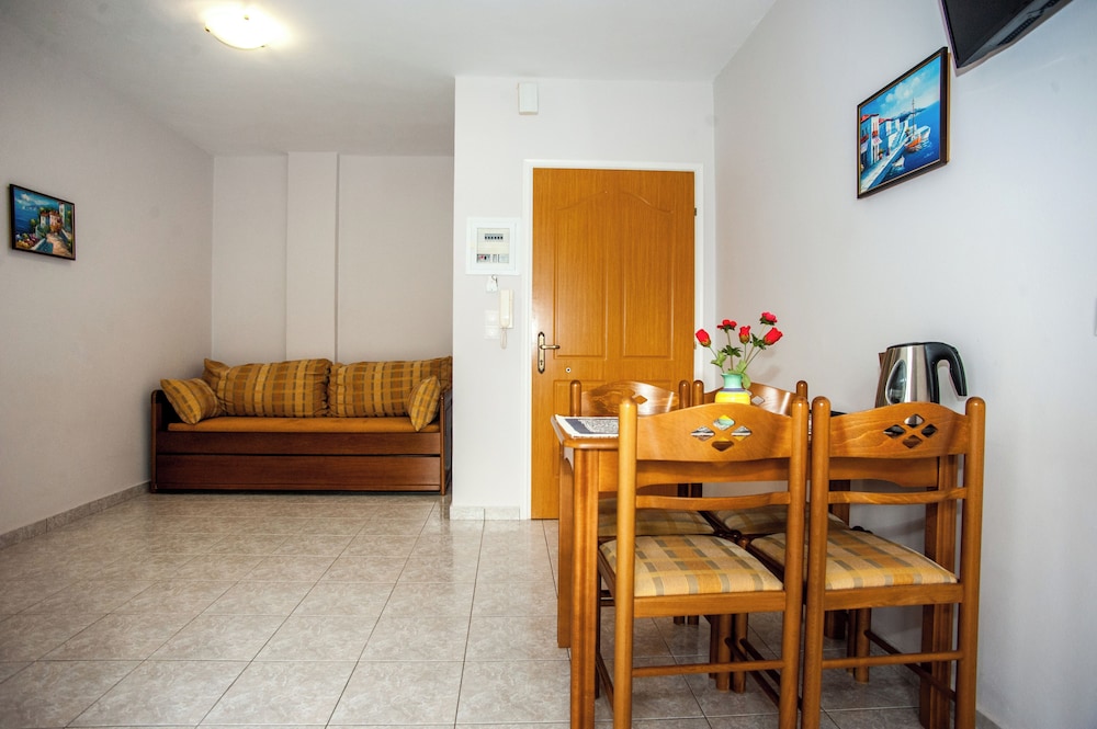 Captain Georgio Apartments