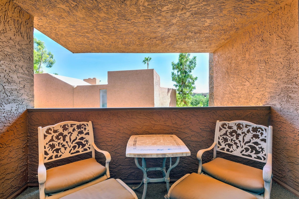3 Mi to Old Town: Scottsdale Condo w/ Pool & Lake view 2