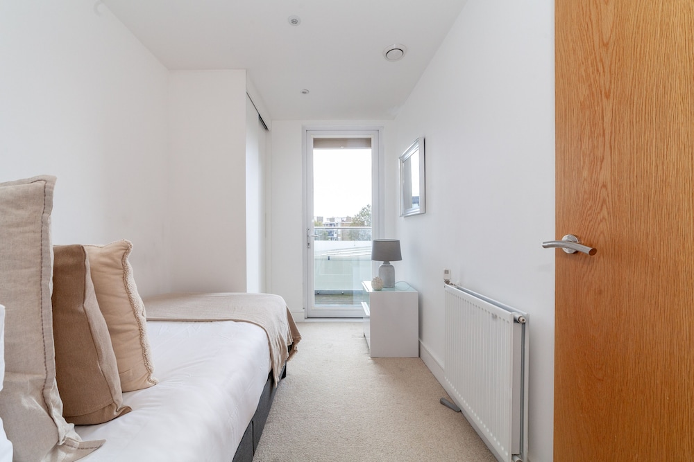 3 Bed Flat by Limehouse Basin