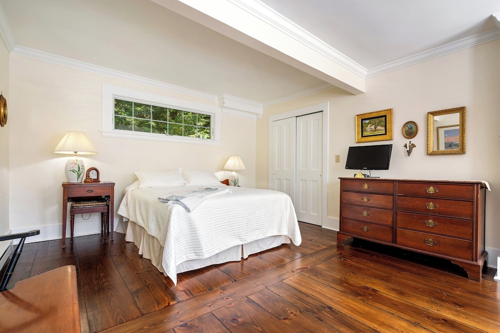 Nanas Hideaway 2 BDR Charmer!