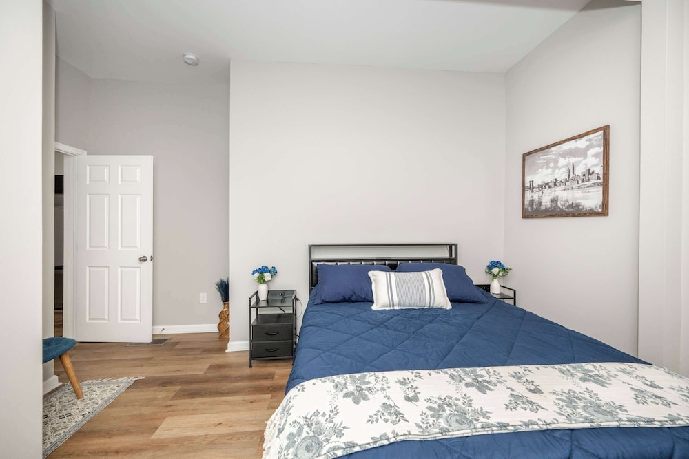 Queen City Retreat 1 - Cozy Home for 6 Near Attractions & Restaurants