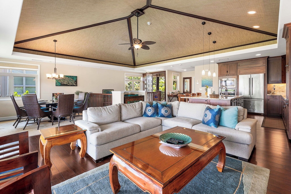 Private Beach Access Includes Concierge Outdoor Spacious Lanai!