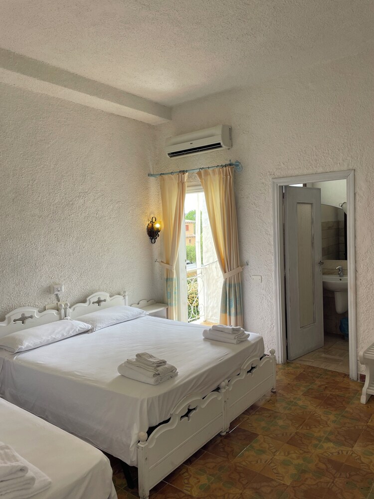 AL FARO VINTAGE HOTEL -SPIAGGIA LA CINTA-SAN TEODORO