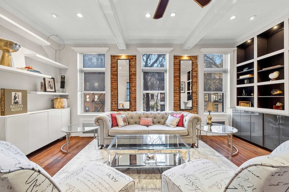 Gramercy Manor Triplex w Private Deck Garden