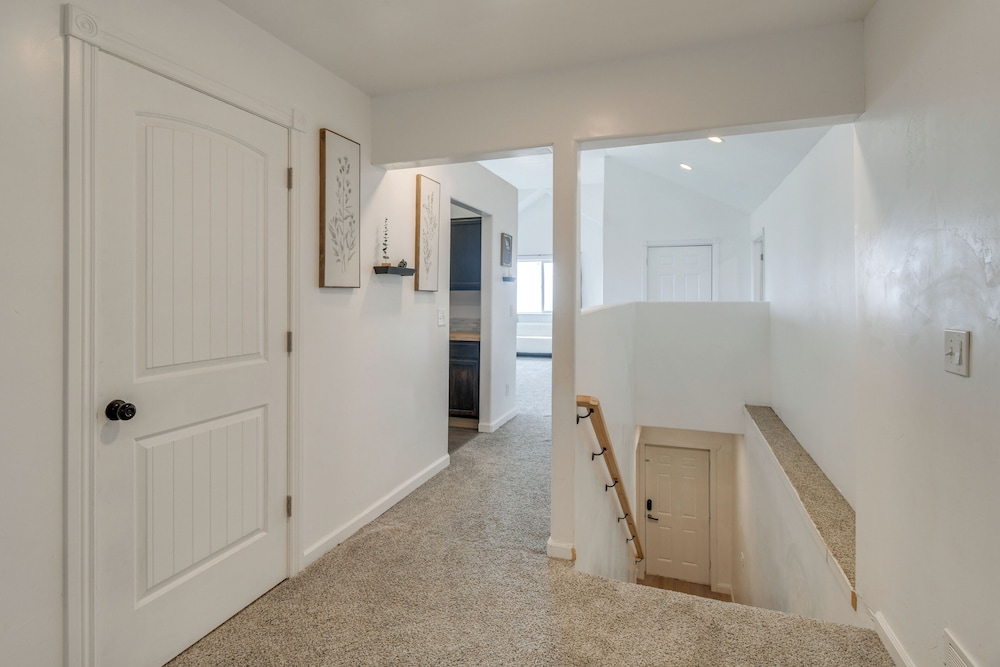 Balcony & Stunning Views: Airy Apt in Idaho Falls