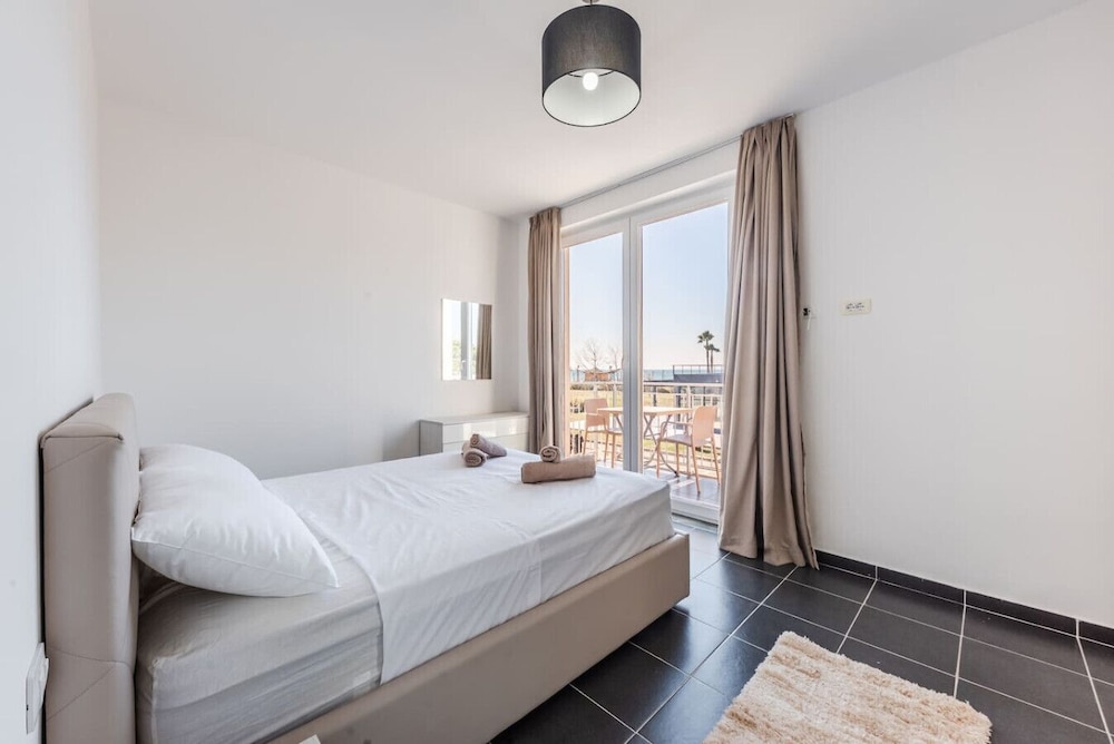 Coastal Haven Talea in Tale