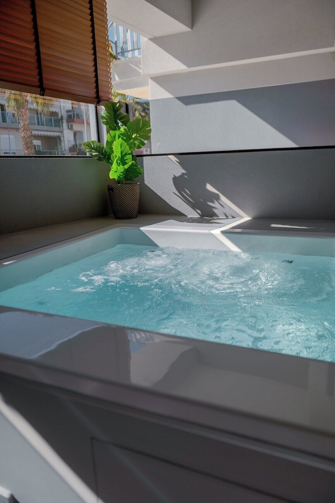 G B Urban Spa by Cretanhouses
