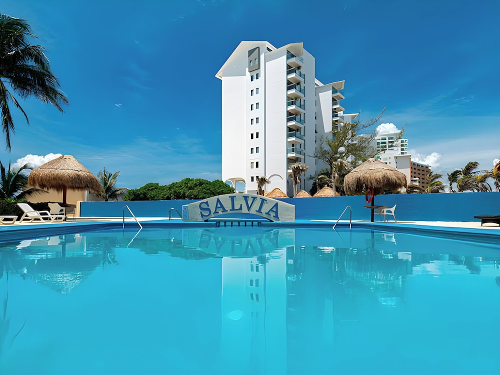 Paradise Beachfront & Nightlife Heart