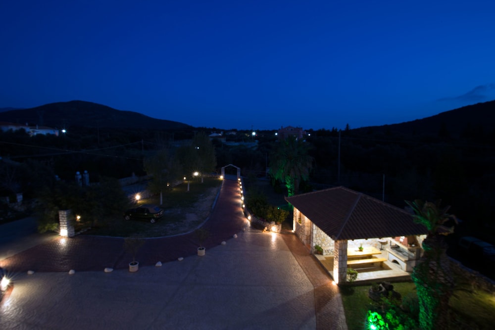 Dina Apartments